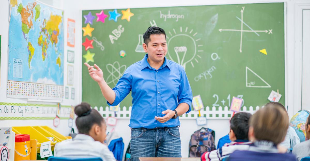 Concurso SEE MG para professores: R$ 6 mil inicial